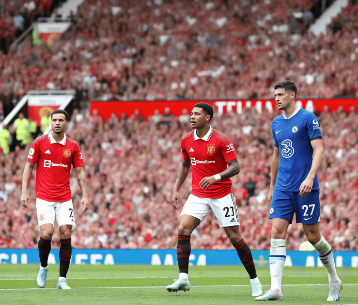 关于曼联客场战胜西汉姆联，继续保持领先优势的信息