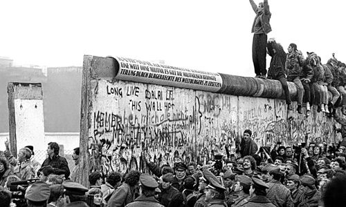 柏林赫塔队主场失利，球迷纷纷表达失望的简单介绍