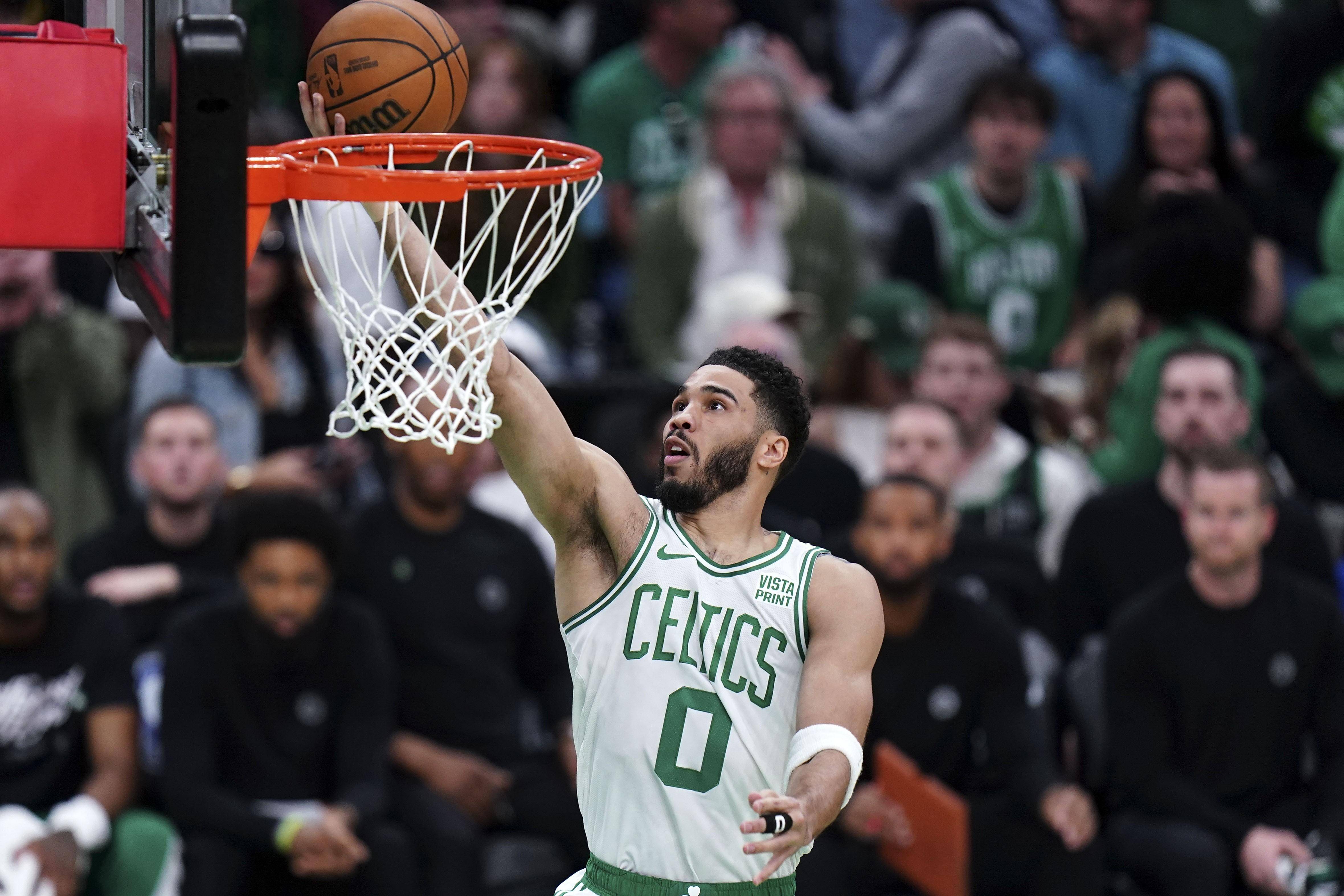 塔图姆在日本队比赛中回归赛场，挺进下一轮引发热议！