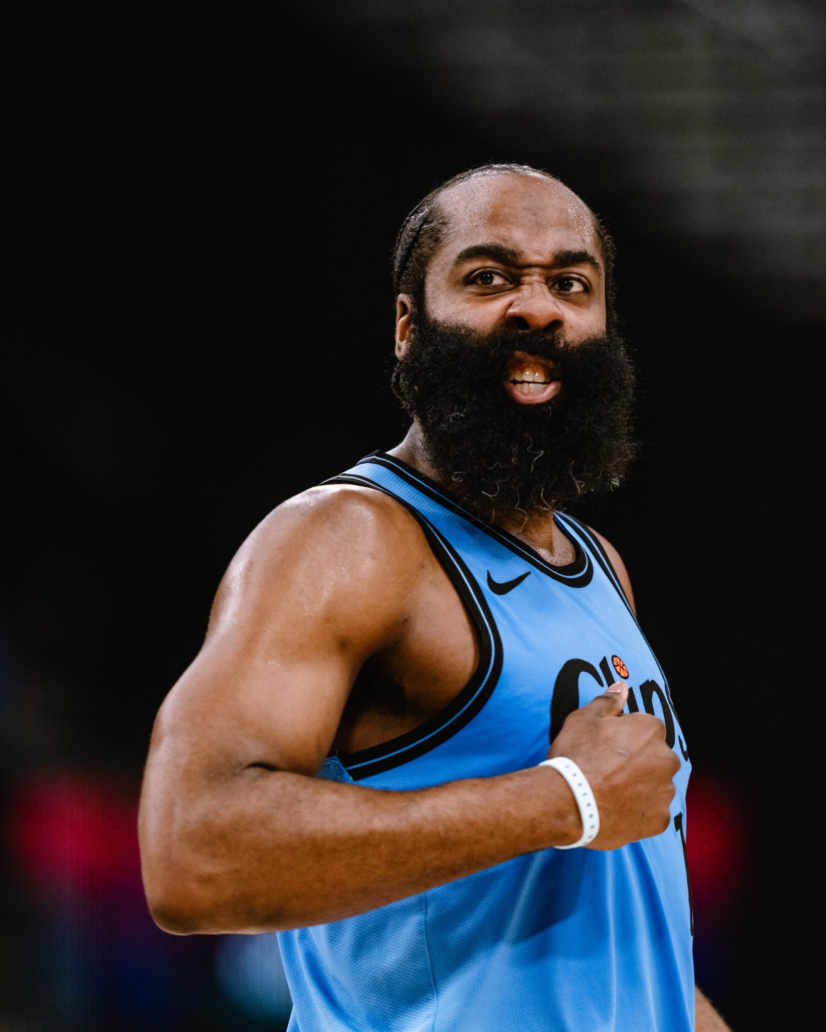 哈登回归赛场，精彩发挥首场状态亮眼，法国队观众沸腾！