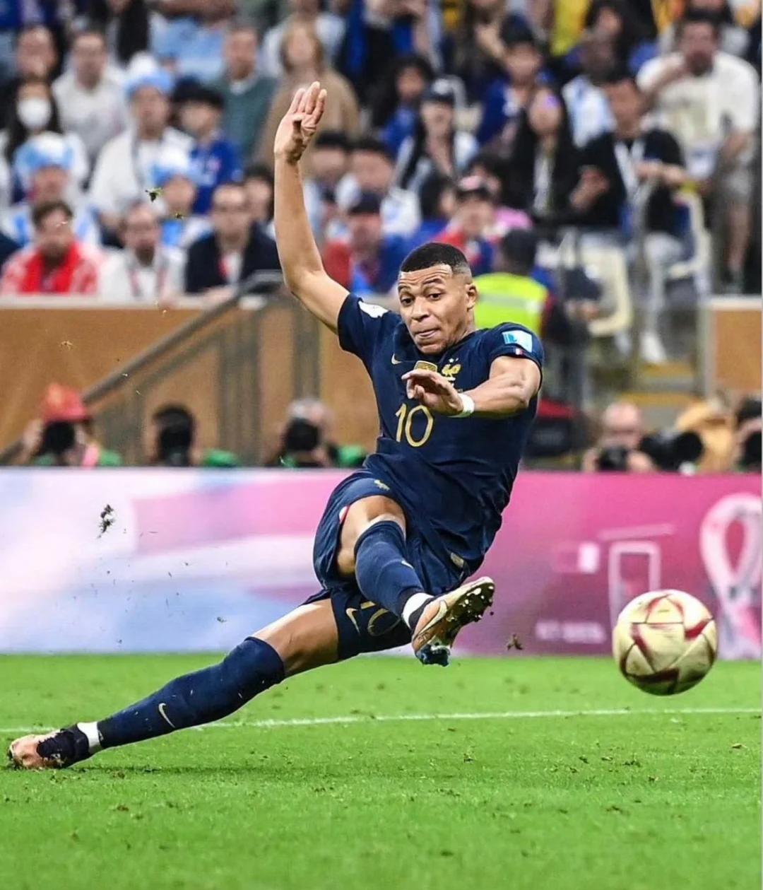 姆巴佩连续十五场比赛得分超过问鼎冠军，巴黎圣日耳曼挑战极限！的简单介绍