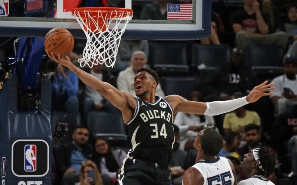 雄鹿球员公开质疑裁判判罚尺度，引争议，大学社区所以.